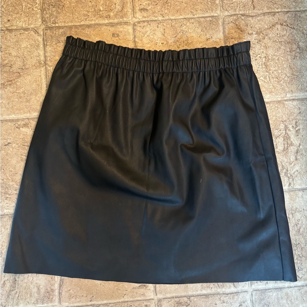 LOFT Black Vegan Leather Smocked Mini Skirt Casual